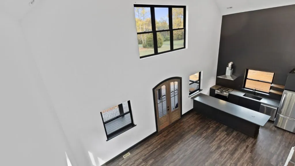 High Ceilings And An Airy Atmosphere 1024x576