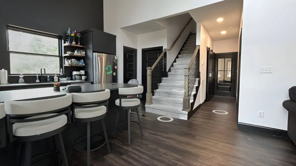 Modern Design Vs Contemporary Style 1024x576